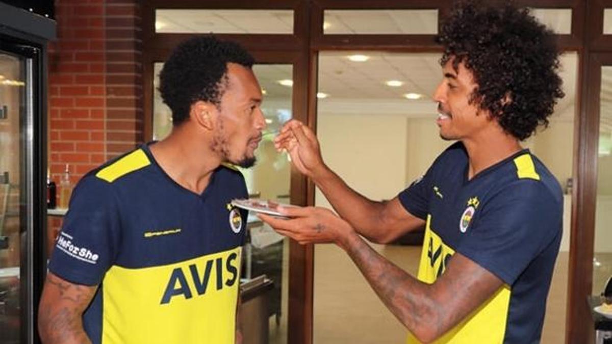 Gustavo'dan Jailson’a yakın ilgi