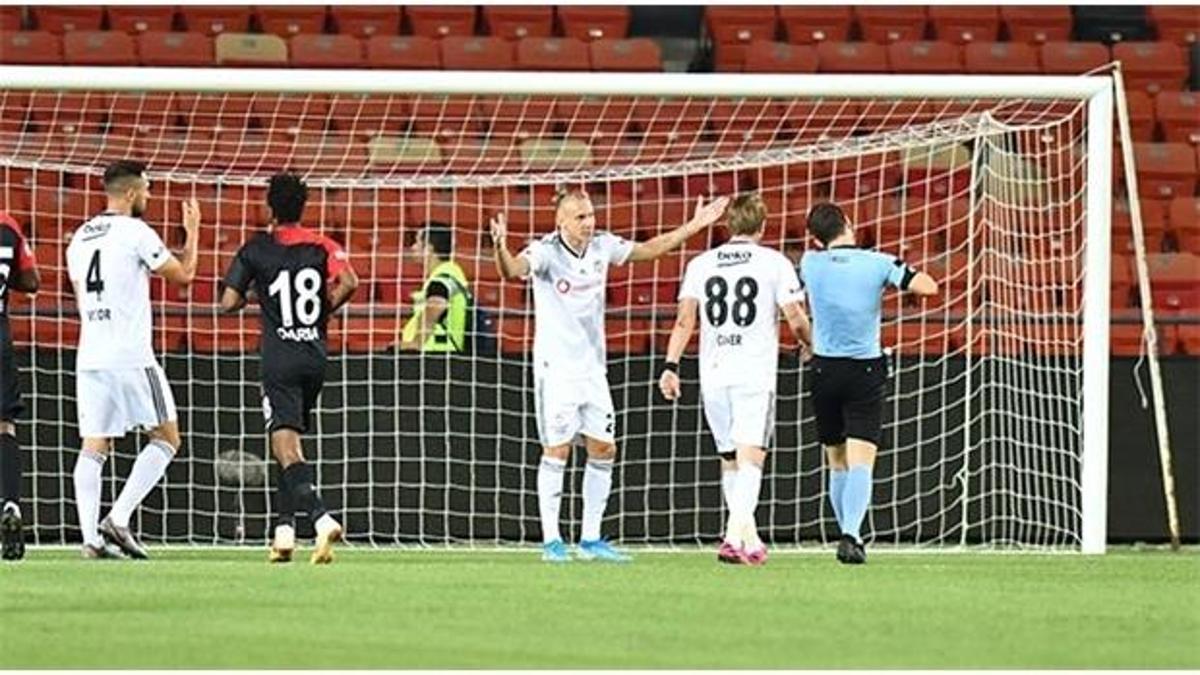 Beşiktaş'a deplasmanda şok!