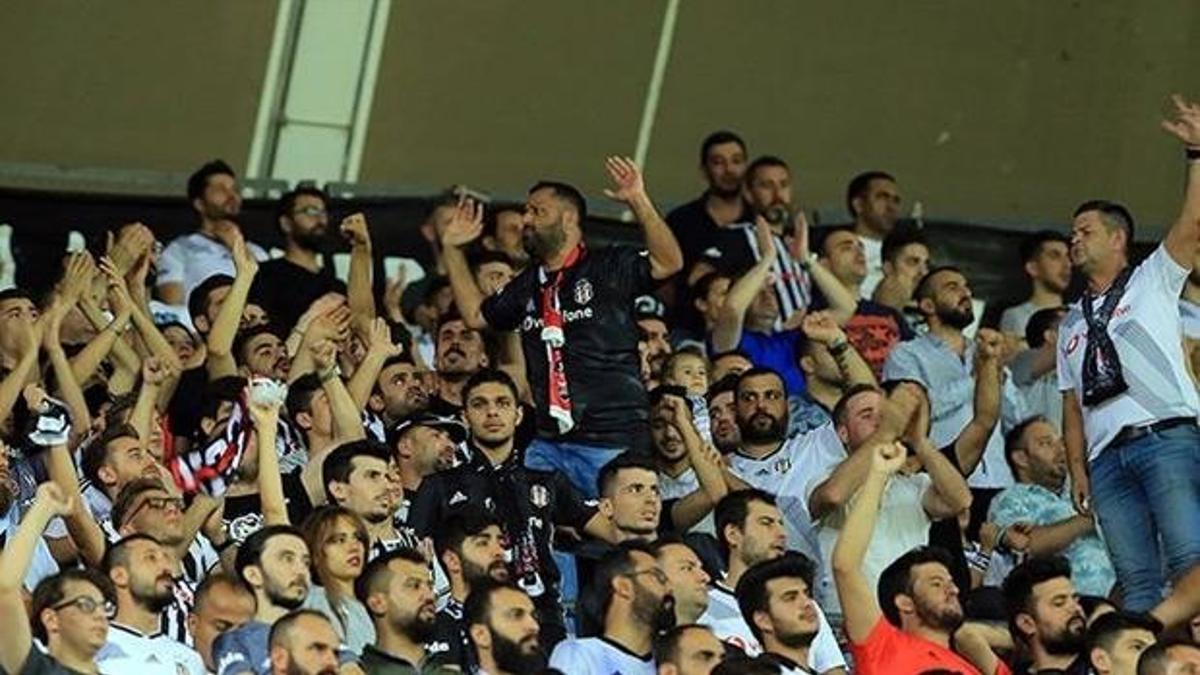 Beşiktaş taraftarından yönetime büyük tepki