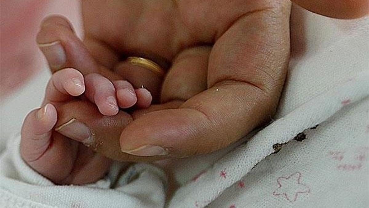 Bebeğe yapılan masaj anne bebek iletişimini güçlendiriyor