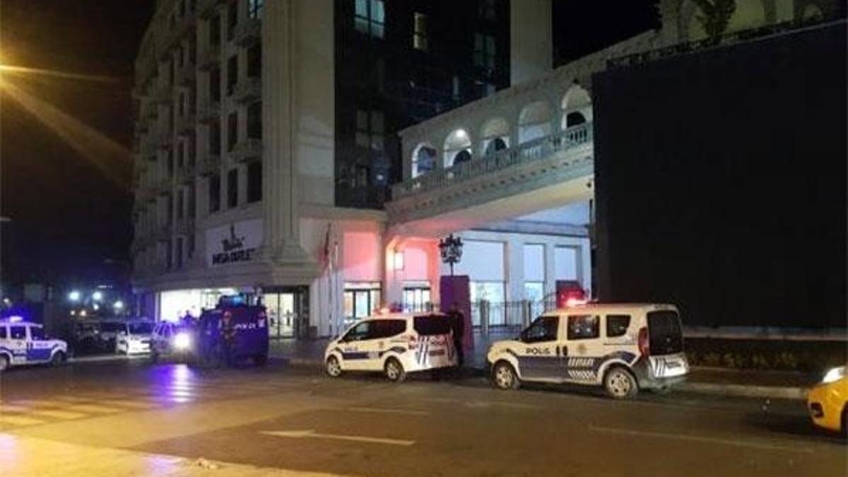 Gaziosmanpaşa'da AVM'ye ateş açtılar