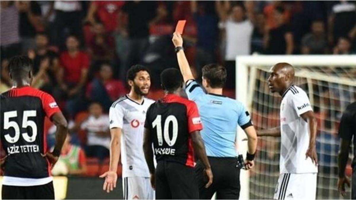 Beşiktaşlı Elneny'e 3 maç ceza!