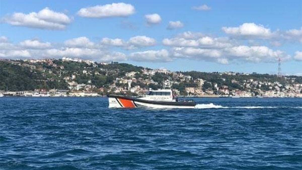 Boğaz'da kaçak midye avlayan tekne battı