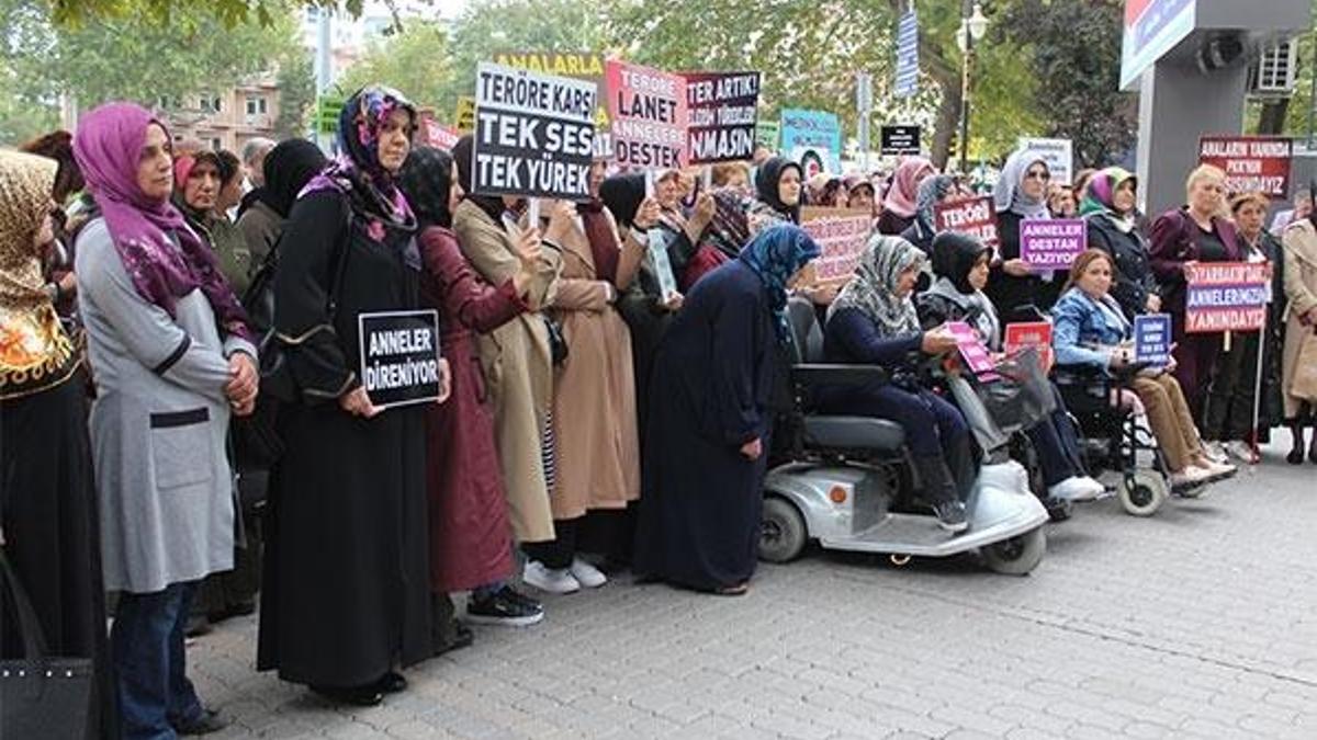Diyarbakır annelerine destek sürüyor