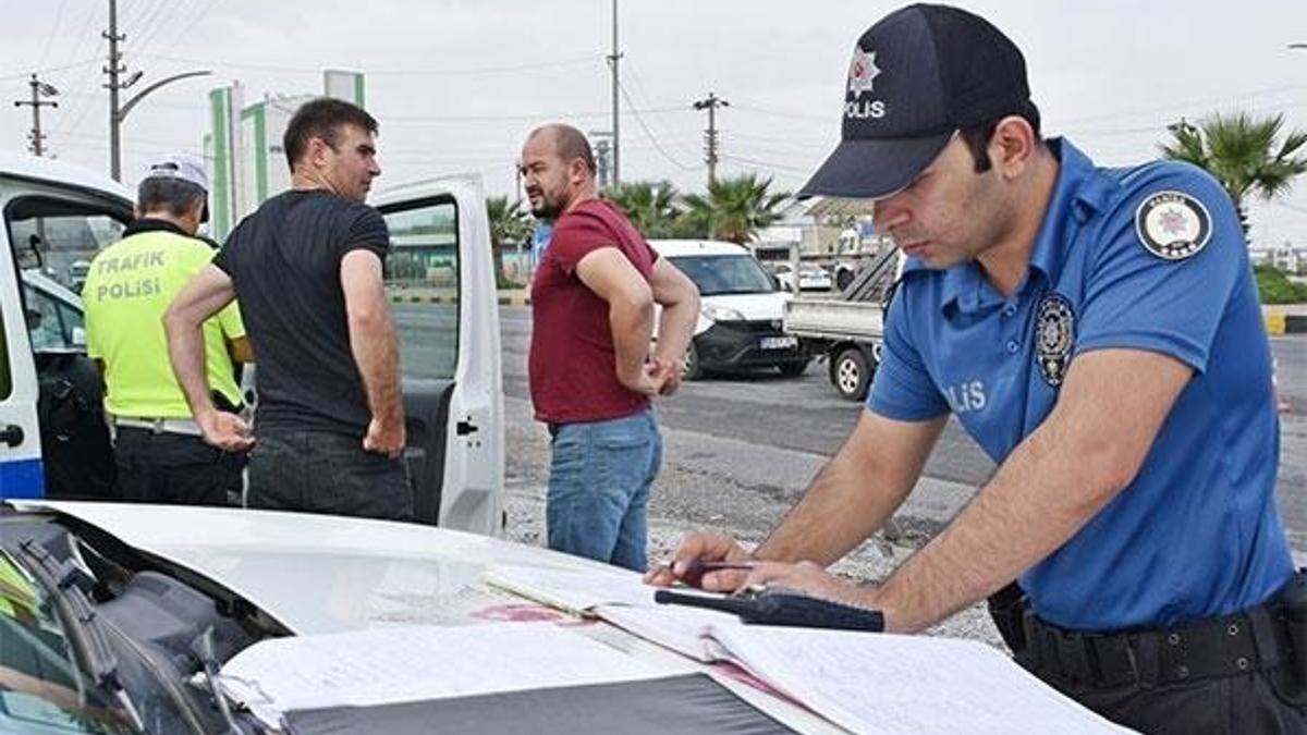 Aracında sigara içen 5 bin 63 sürücüye para cezası uygulandı