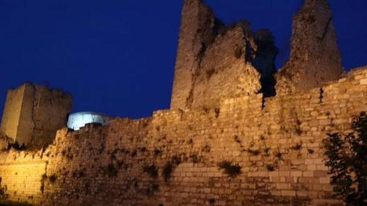Depremde en büyük zarar İstanbul surlarında olabilir