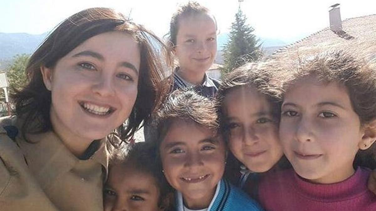 Evinin balkonundan düşen Merve öğretmen, feci şekilde can verdi