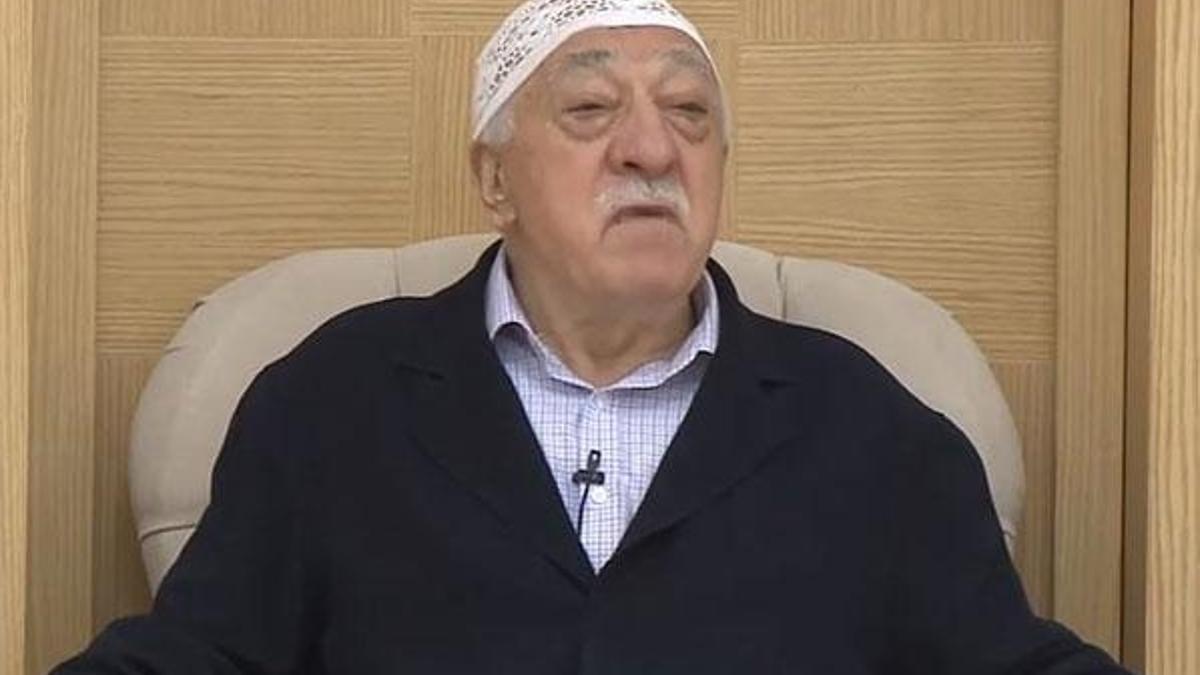 Örgüt elebaşı Gülen darbe talimatını 'giysi dili' ile vermiş!