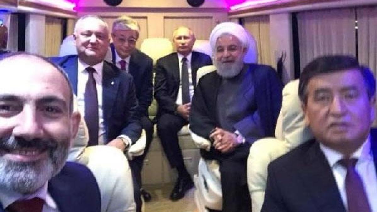 Dünya liderleri minibüste!