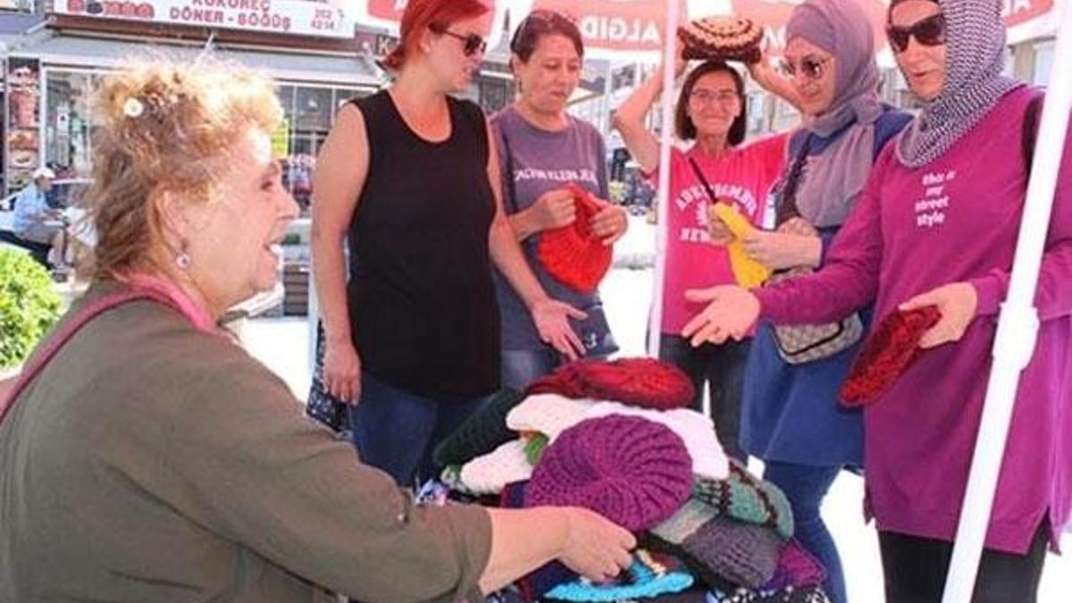 Ünlü oyuncu Fatma Belgen, pazarda bere satıyor!