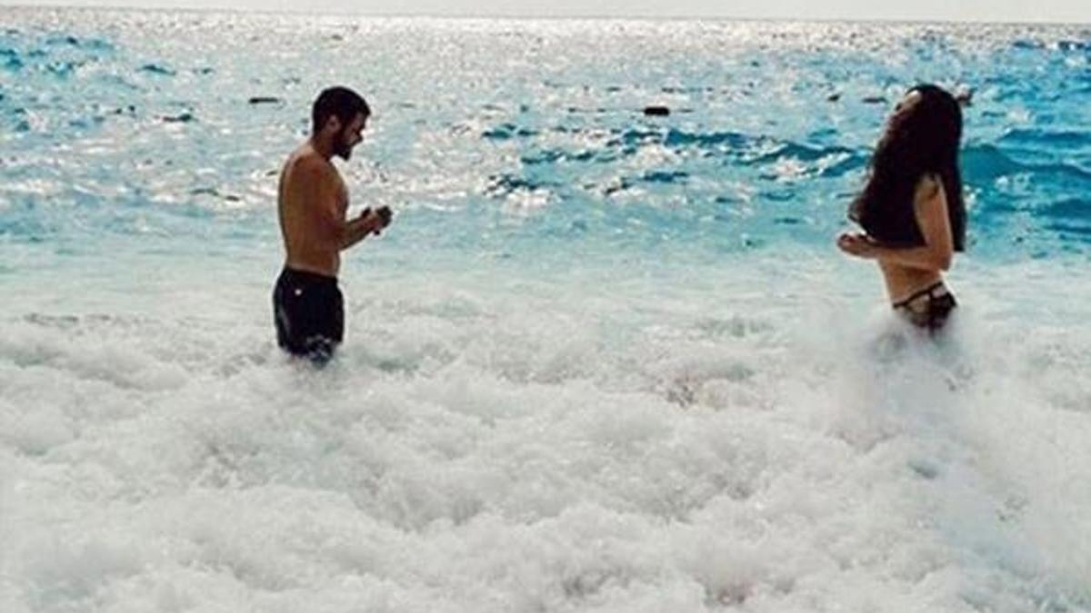 Rüzgar-Tuğba Erkoçlar'dan aşk pozu