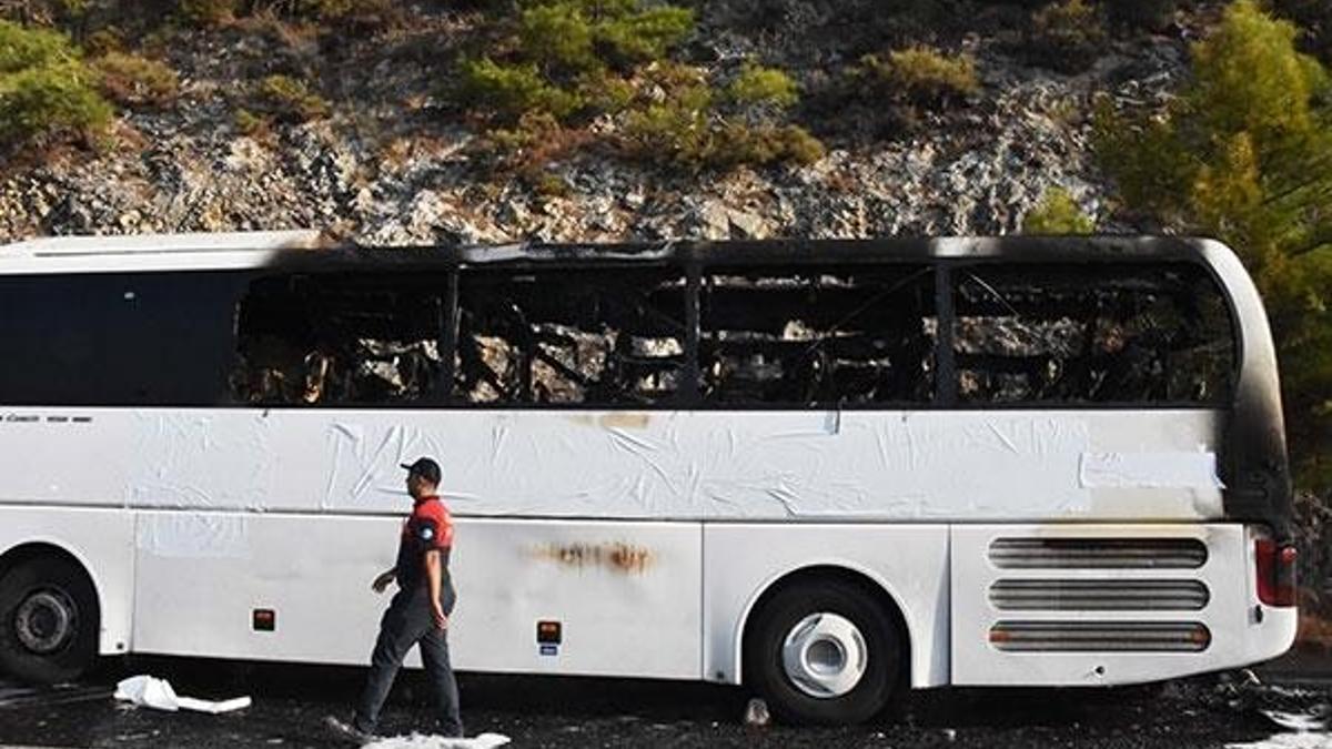 Muğla'da yolcu otobüsü alev alev yandı