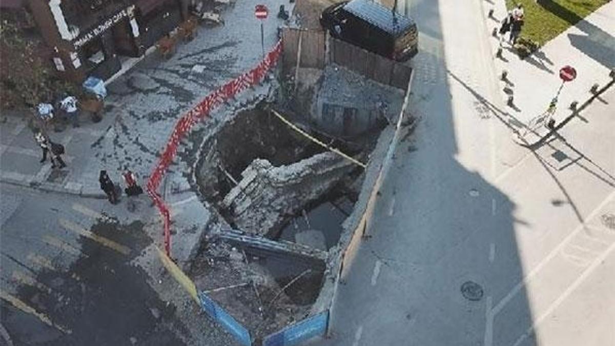 Üsküdar'da asfaltın hemen altından tarihi kalıntılar çıktı