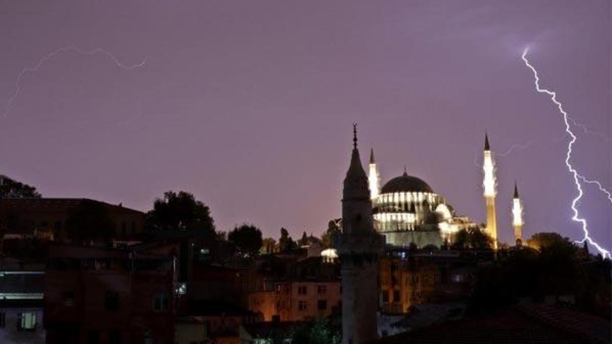 Meteoroloji'den İstanbul uyarısı! Gece başlayan yağış devam edecek (5 Ekim Cumartesi Meteoroloji hava durumu raporu)