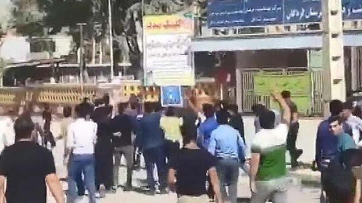 İran'da sağlık skandalı: 300 kişiye HIV virüsü bulaştırdı!