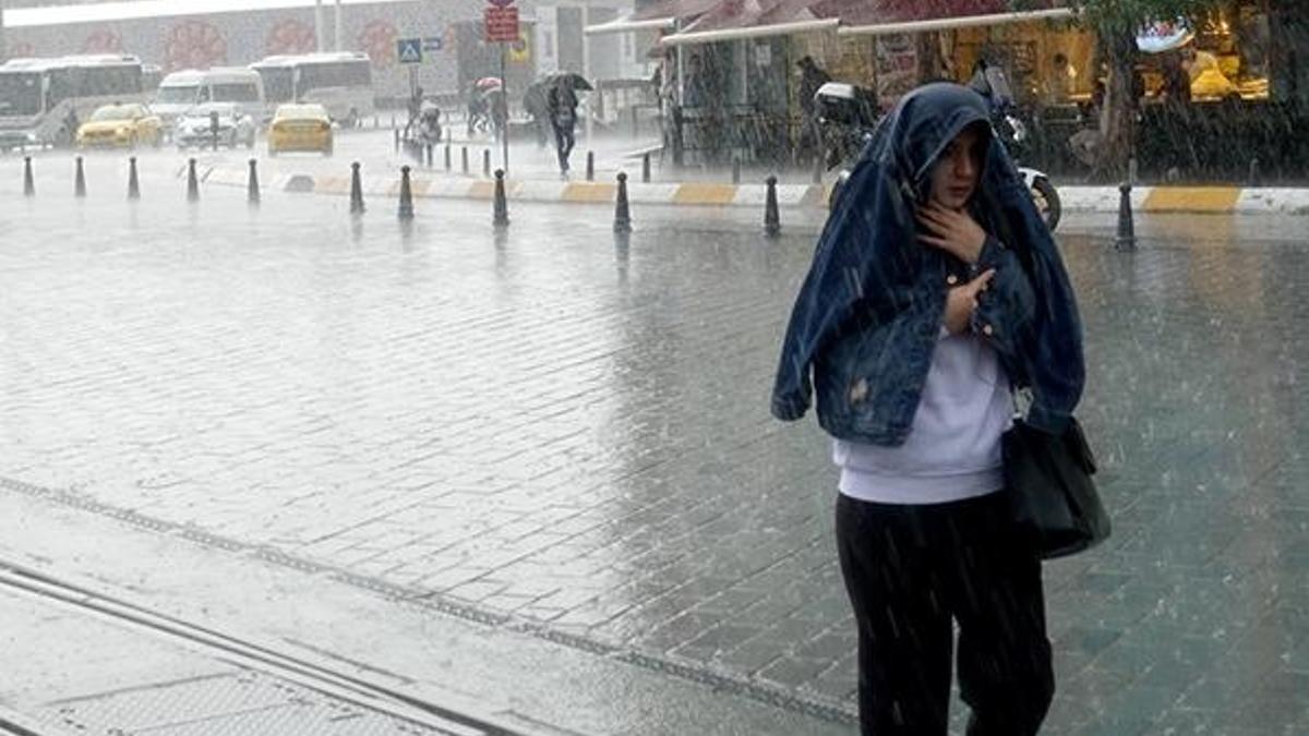 Meteoroloji, İstanbul için saat verip uyardı!