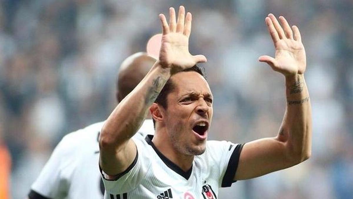 Adriano, Beşiktaş'ı unutamıyor!
