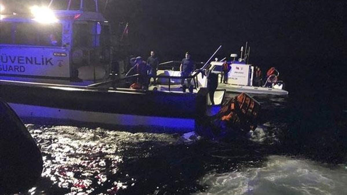Ayvalık'ta tekne faciası! Kayıp bebek aranıyor