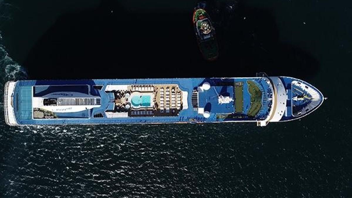 İstanbul'a dev konuk! 672 yolculu kruvaziyer gemisi Sarayburnu'nda
