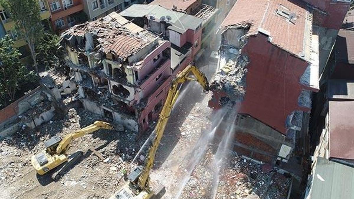 Yer: İstanbul… Enkazdaki paralar 6 ay sonra bulundu!