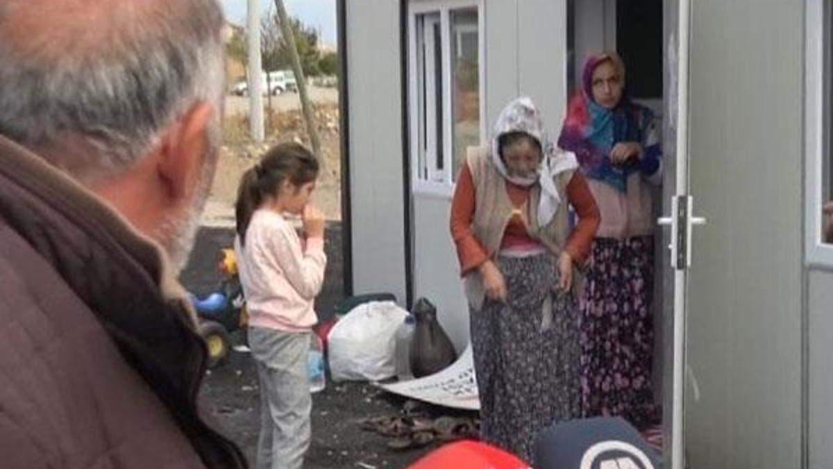 Bir ayda yaşadıkları evler yandı! Şimdi de giysileri yanıyor