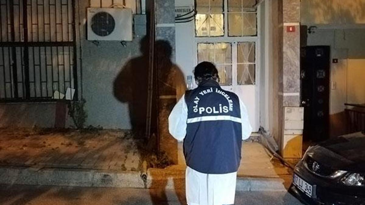 Arkadaşlarıyla vakit geçiren genç odada ölü bulundu