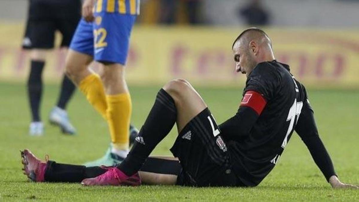 Beşiktaş'ta derbi öncesi Burak Yılmaz şoku!