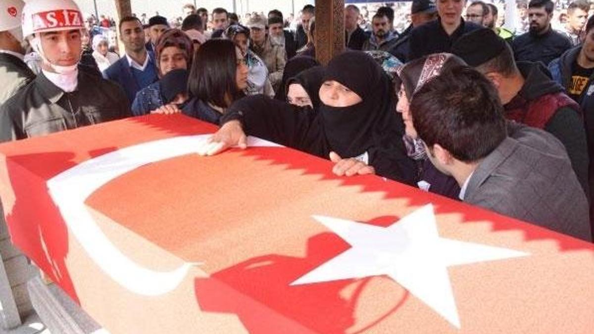 Şehit Sezai Eşkioğlu'nu 20 bin kişi uğurladı