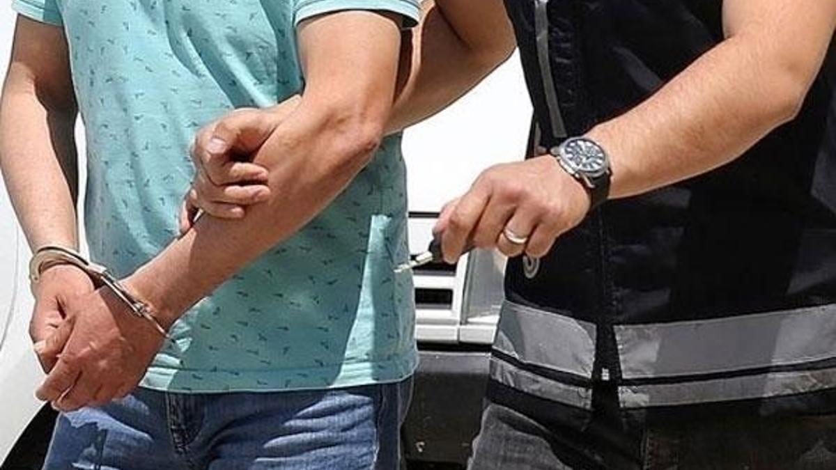 Kırmızı bültenle aranan firari FETÖ'cü savcı yakalandı