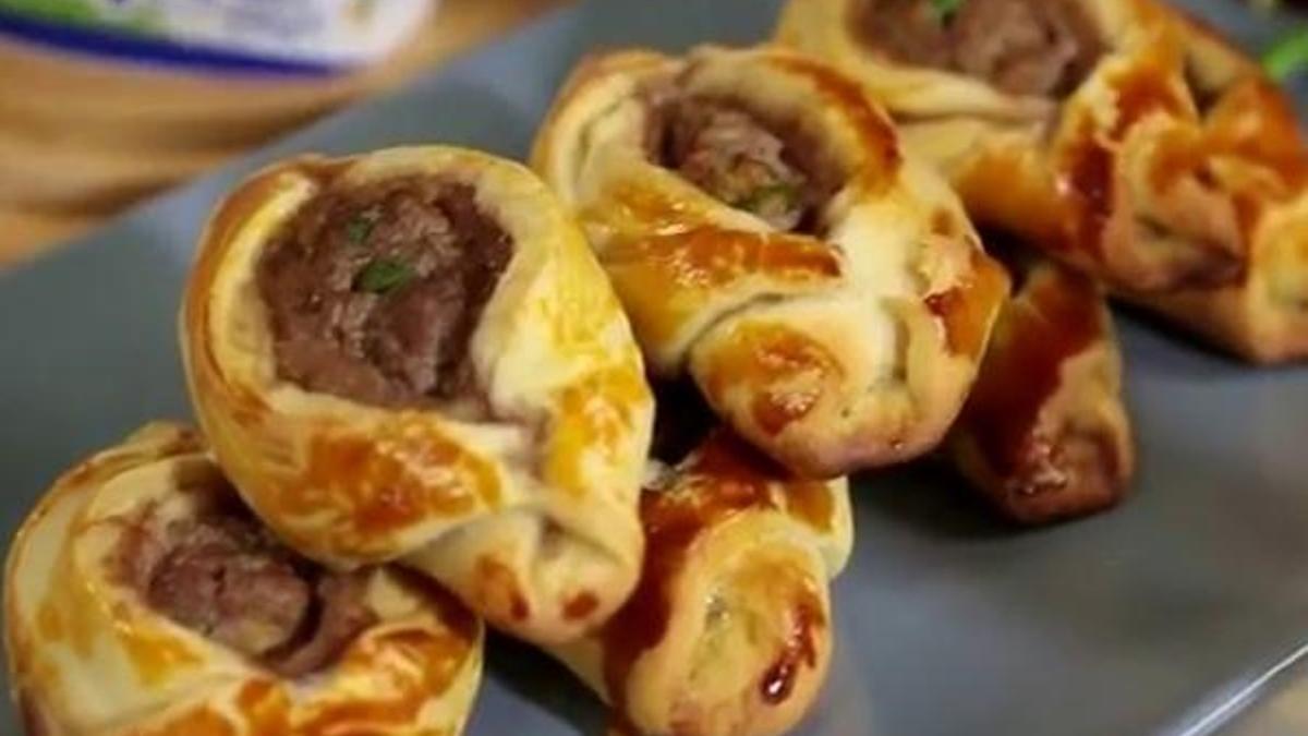 Kıymalı karnıyarık poğaça tarifi ve malzemeleri