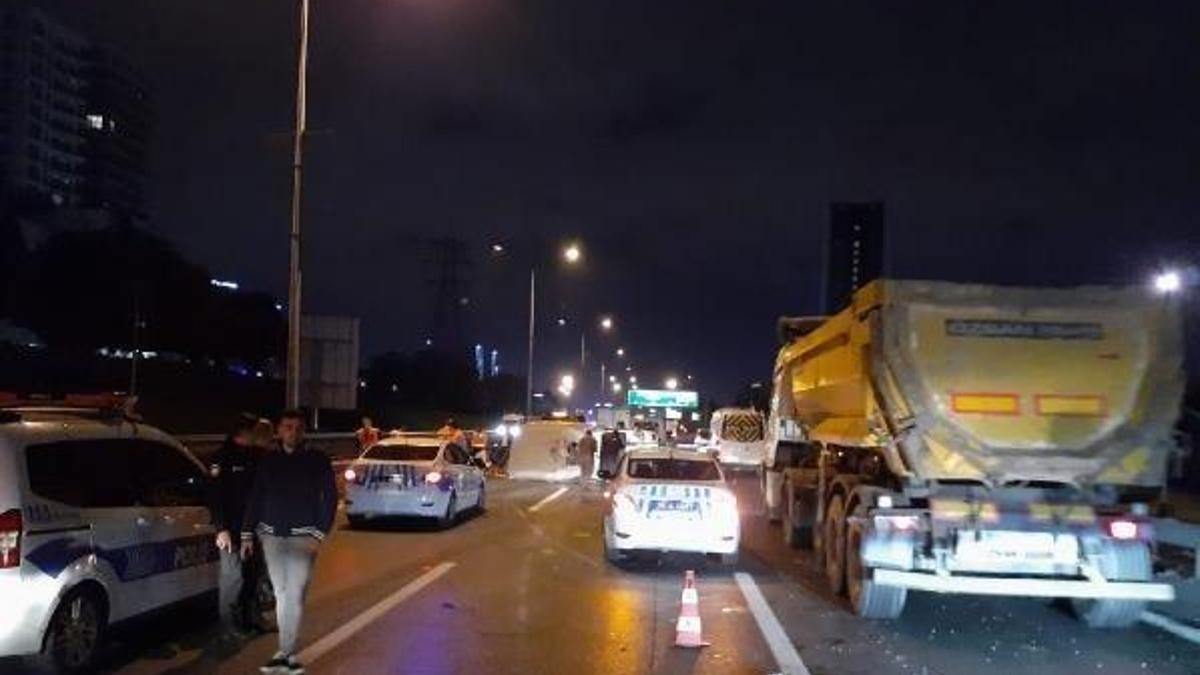 Basın Ekspres Yolu'nda trafiği kilitleyen kaza!