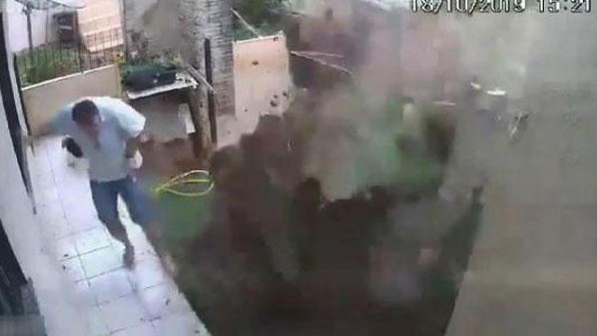 Böcek öldürmek isterken bahçesini havaya uçurdu