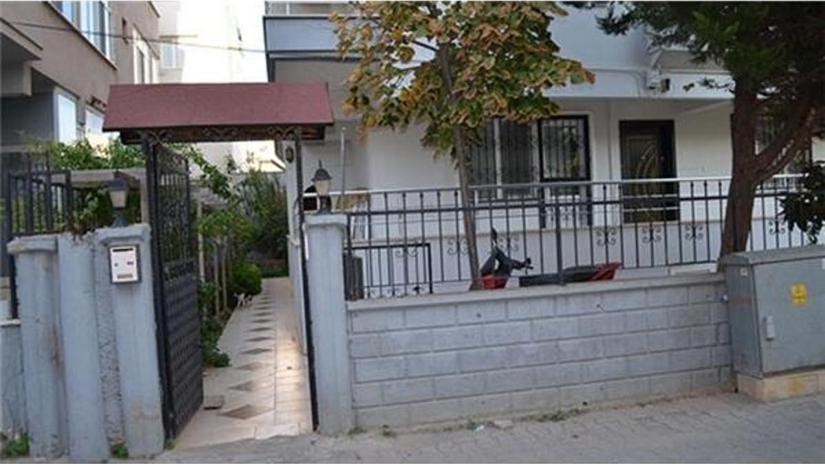 Boşanma aşamasındaki eşini sonra kendini vurdu