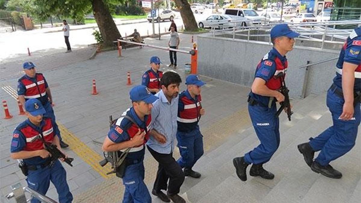 4 kişiyi canice katletti! Akli dengesi yerinde çıkınca...
