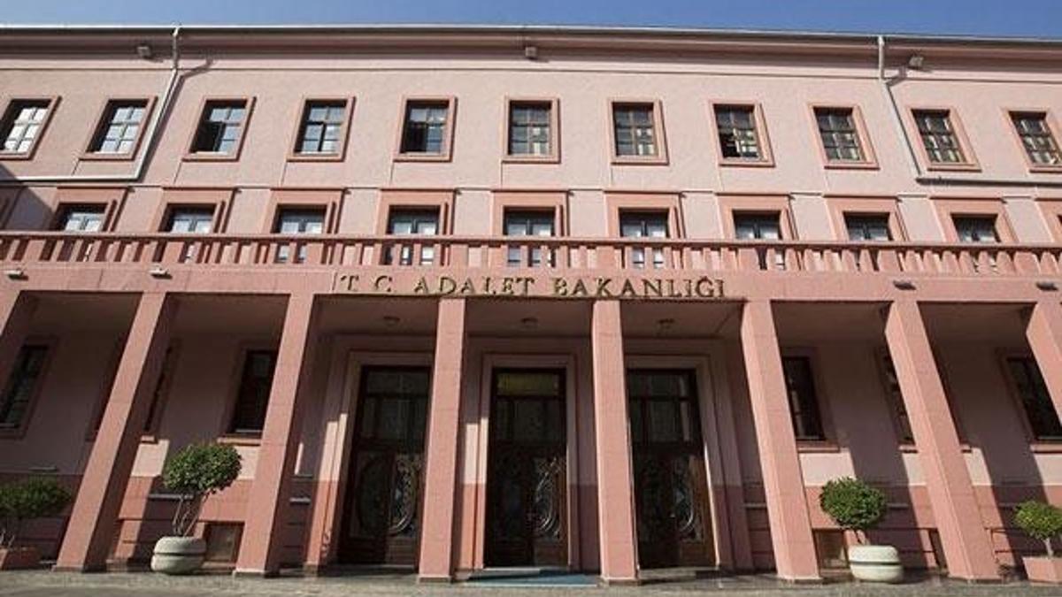 Adalet Bakanlığı 1300 memur alıyor! Başvurular bugün başladı