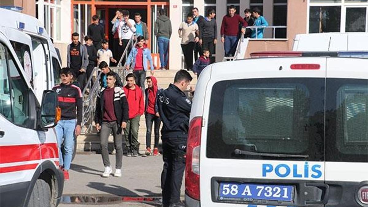 Sivas'ta öğrenciler hastaneye kaldırıldı