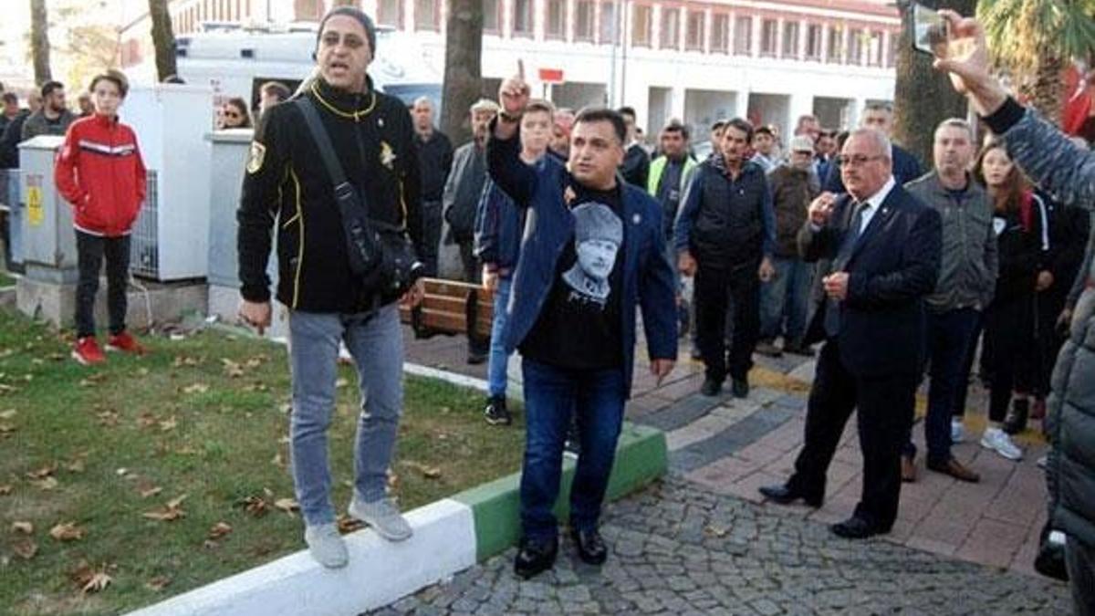 Çanakkale'de 10 Kasım anma töreninde sirenler erken çaldı