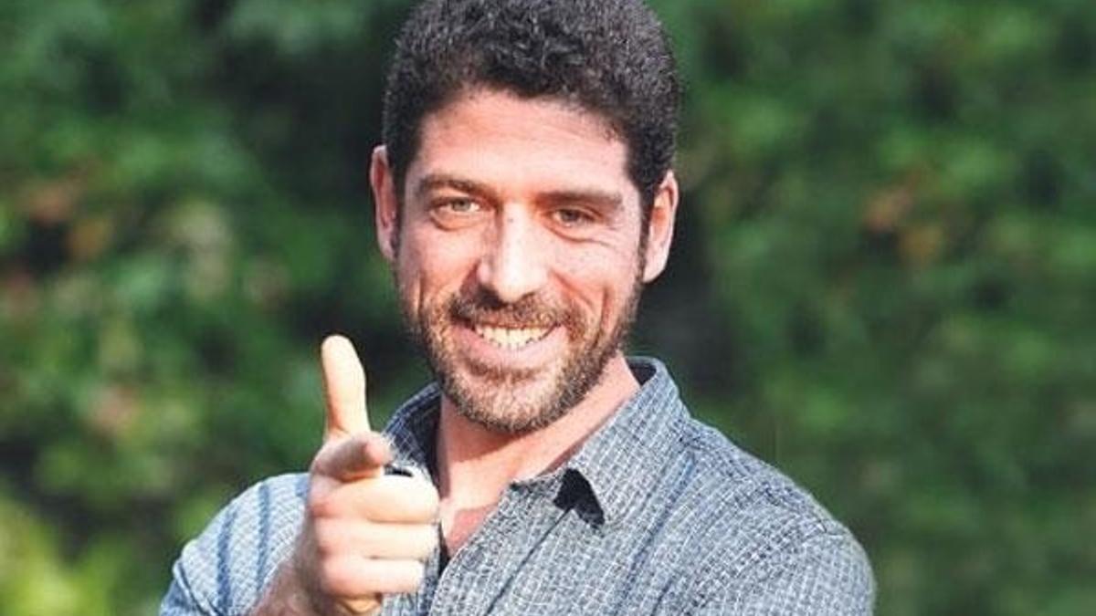 Ünlü oyuncu Cemal Hünal çekiçle ev bastı