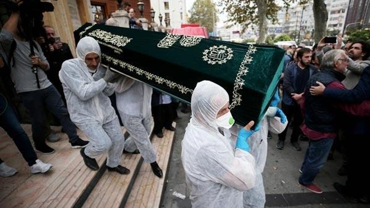 Fatih'te ölü bulunan 4 kardeş son yolculuğuna uğurlandı