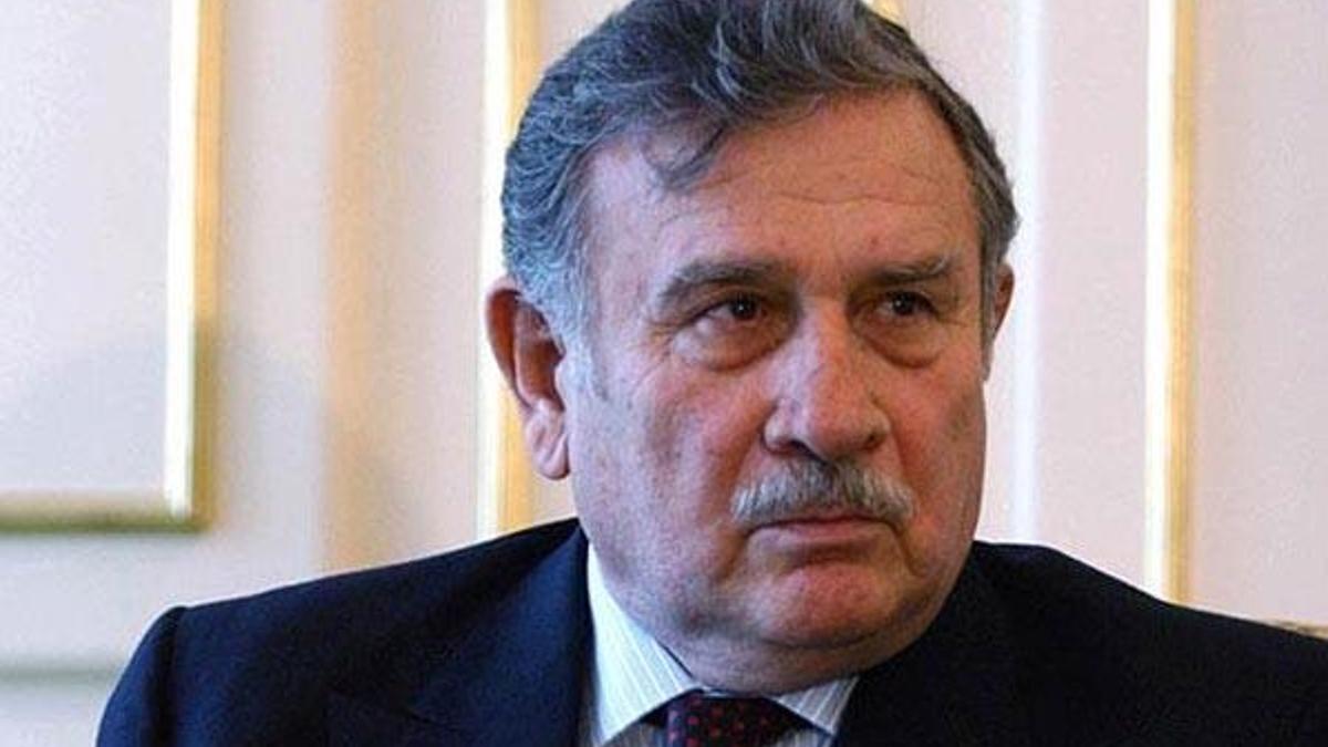 Eski Başbakan Yıldırım Akbulut hastaneye kaldırıldı