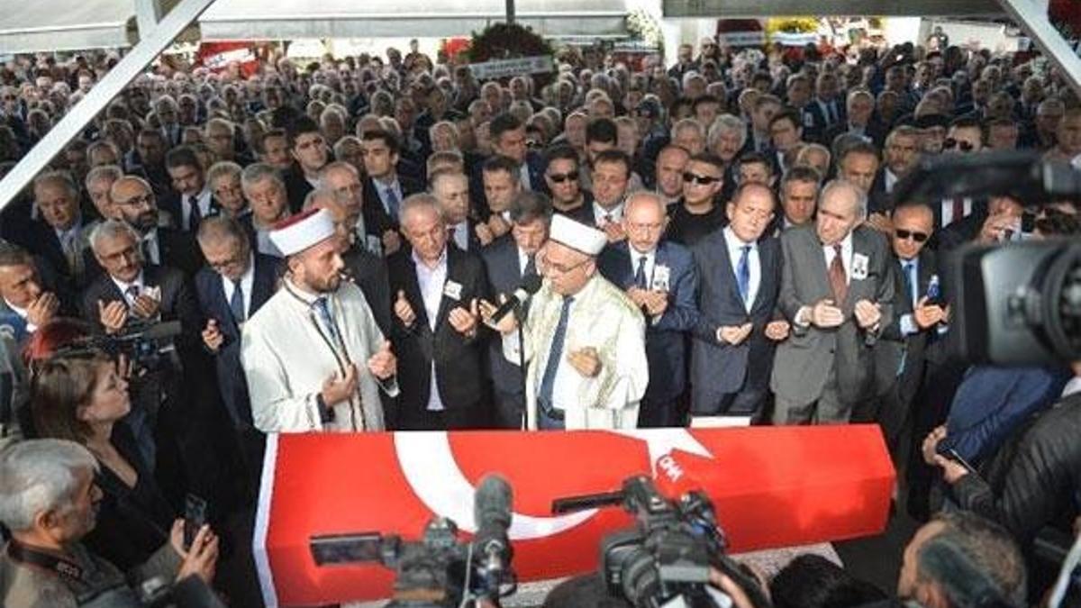 Mümtaz Soysal son yolculuğuna uğurlandı