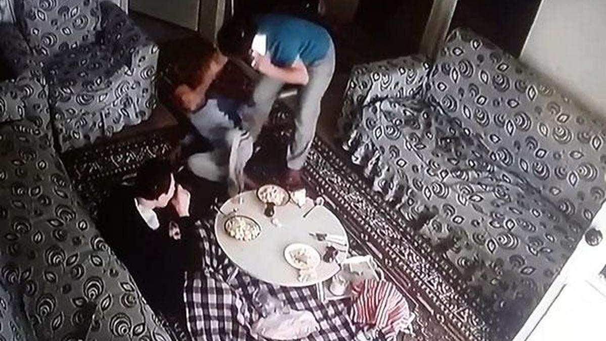 İzmir’de bakıcı şiddeti kameraya yansıdı!