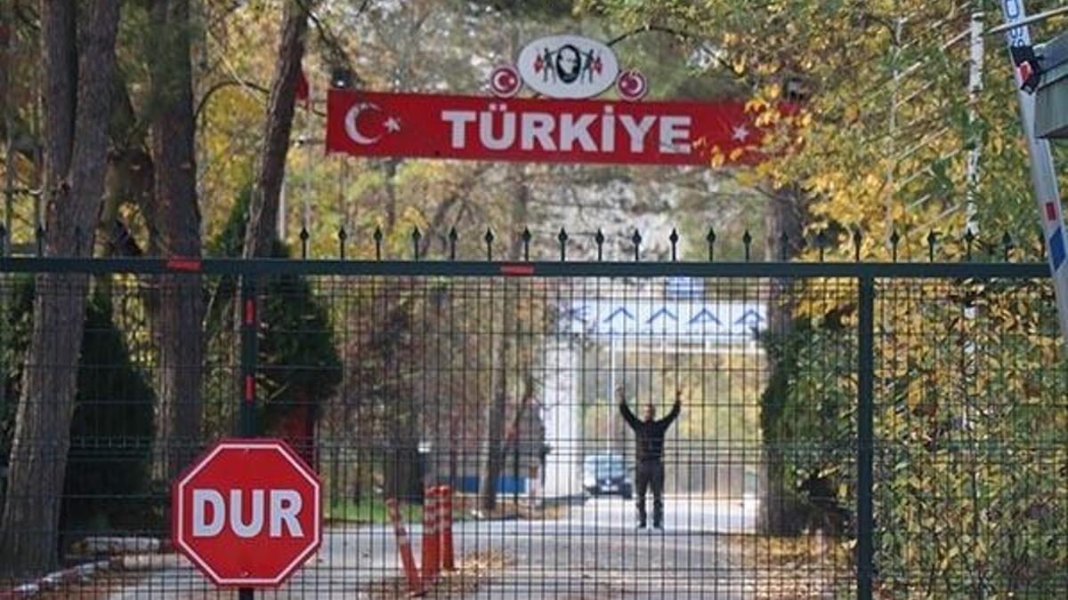 Bakan Soylu açıkladı: ABD'li terörist uçakla sınır dışı edildi
