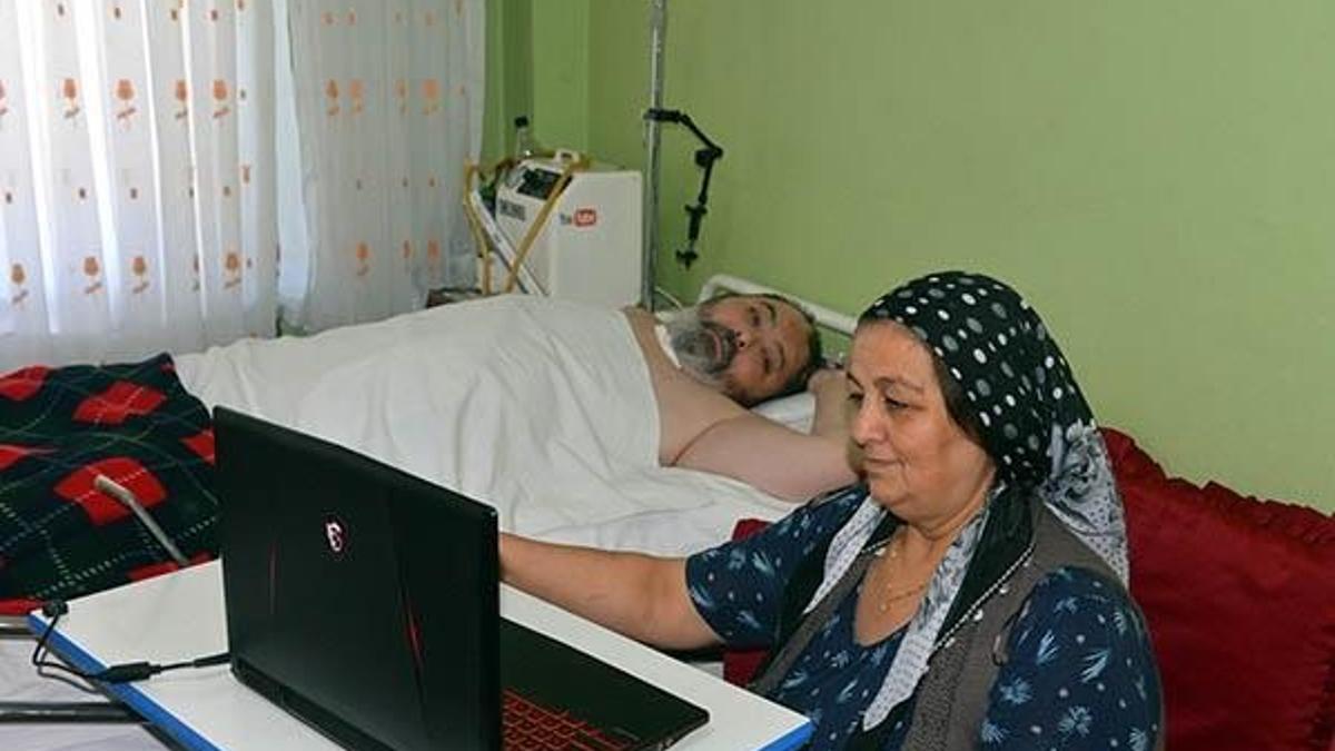Doktorlar 2 yıldan fazla yaşamaz demişti! 'Yatan adam' ile fenomen oldu...