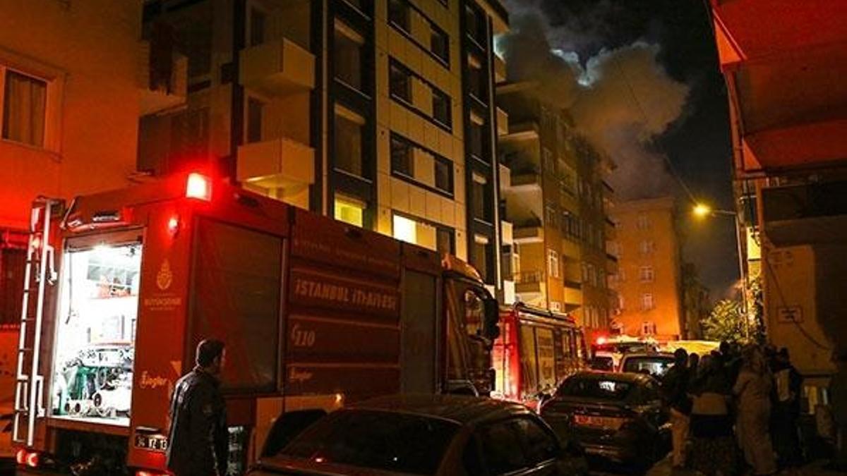 İstanbul'da çatı yangını