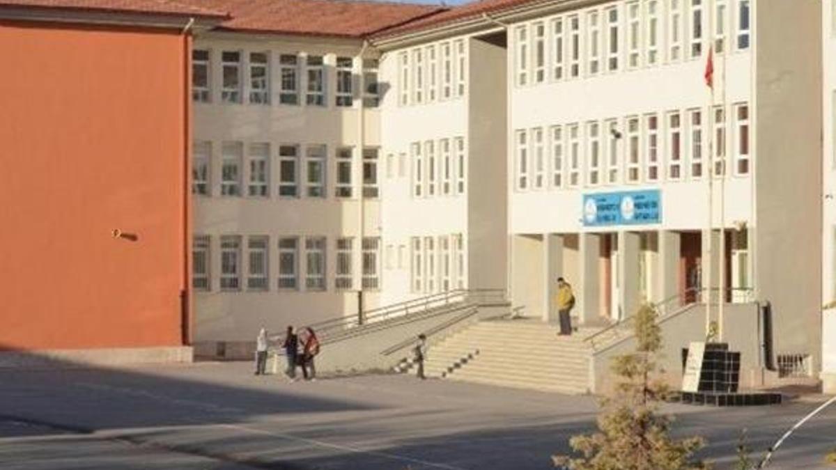 MEB duyurdu: Müdür ve yardımcısı yöneticilikten alındı