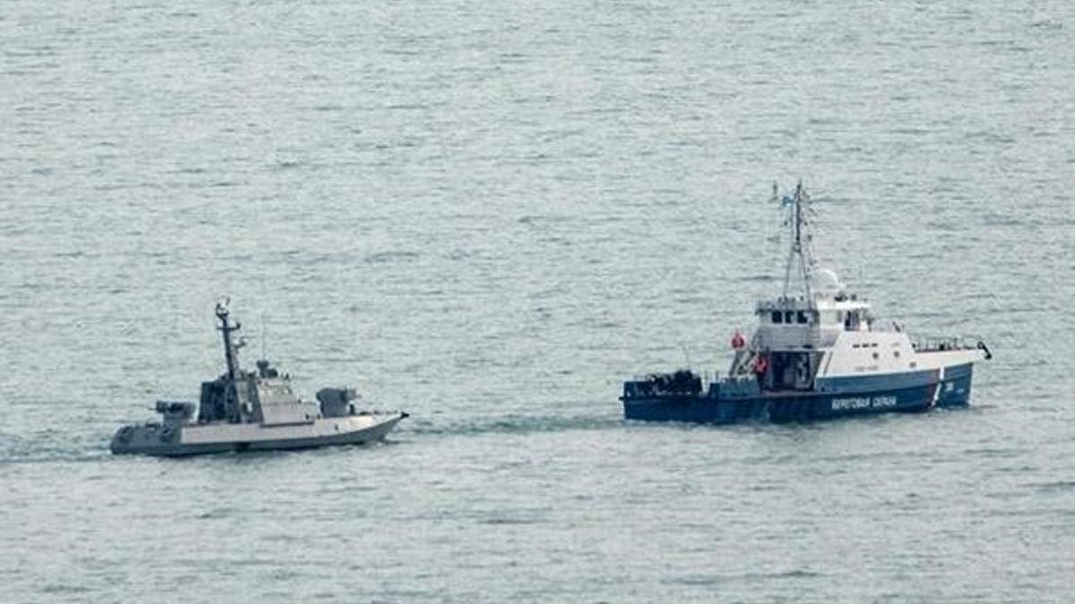 Rusya, Kerç Boğazı'nda el koyduğu gemileri Ukrayna'ya teslim etti