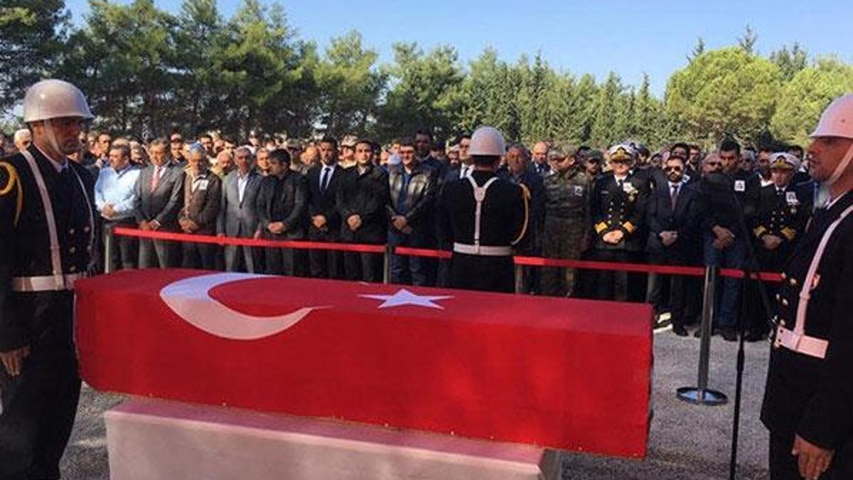 Eğitim dalışında şehit olan astsubay, toprağa verildi