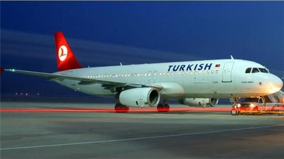 Uçak pistten çıktı; yolcular tahliye edildi