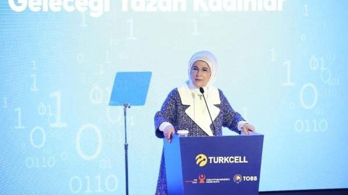 Emine Erdoğan, Geleceği Yazan Kadınlar Ödül Töreni'ne katıldı